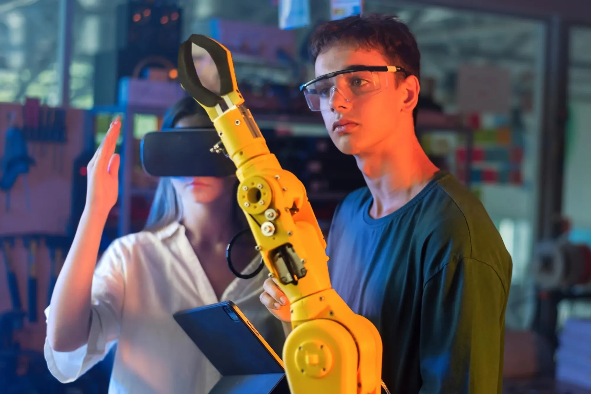 Cybernetics: Kaitan Manusia dan Mesin
